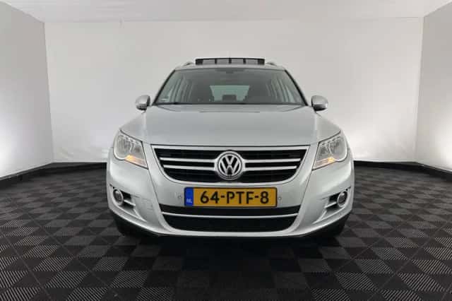Volkswagen Tiguan (2011) thumbnail 3