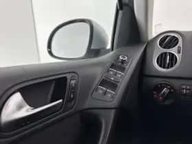 Volkswagen Tiguan (2011) thumbnail 21
