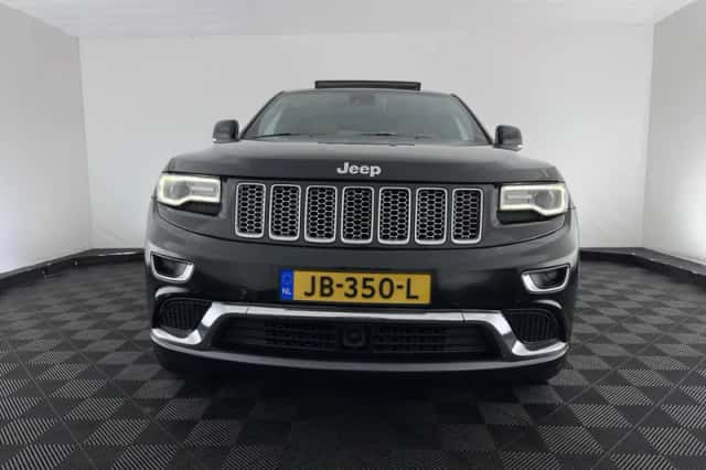 Jeep Grand Cherokee (2016) thumbnail 3
