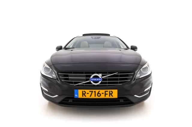Volvo V60 (2016) thumbnail 3