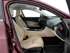 Jaguar XE (2017) thumbnail 12