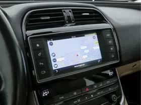 Jaguar XE (2017) thumbnail 15