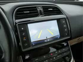 Jaguar XE (2017) thumbnail 16