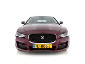 Jaguar XE (2017) thumbnail 3
