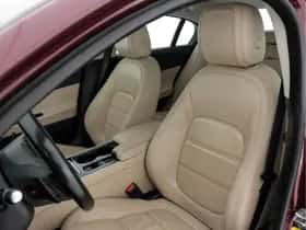 Jaguar XE (2017) thumbnail 21