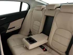 Jaguar XE (2017) thumbnail 23