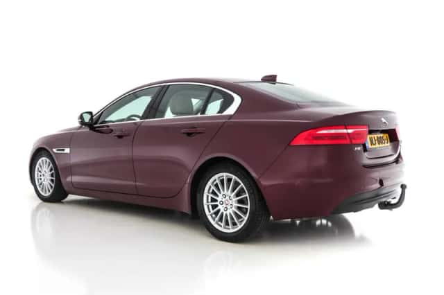 Jaguar XE (2017) thumbnail 5