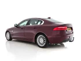 Jaguar XE (2017) thumbnail 5