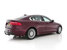 Jaguar XE (2017) thumbnail 7