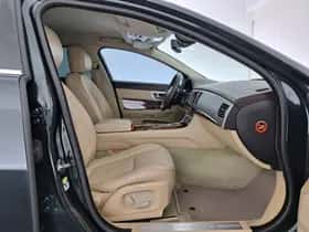 Jaguar XF (2008) thumbnail 11