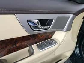 Jaguar XF (2008) thumbnail 24