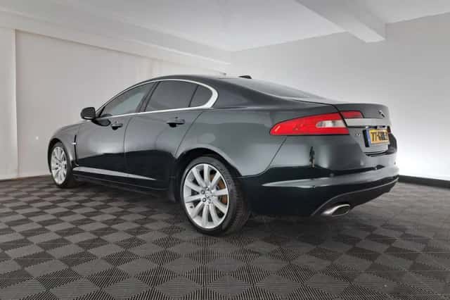 Jaguar XF (2008) thumbnail 4