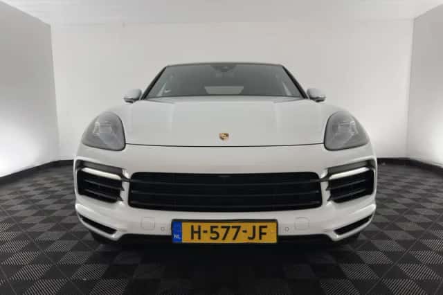 Porsche Cayenne (2020) thumbnail 3