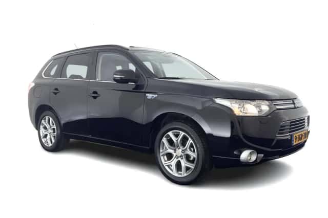 Mitsubishi Outlander (2015) thumbnail 1