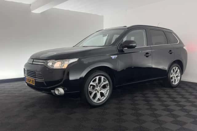 Mitsubishi Outlander (2015) thumbnail 4