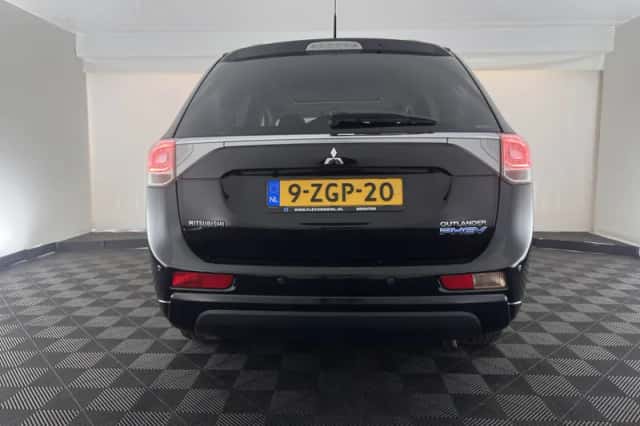 Mitsubishi Outlander (2015) thumbnail 6
