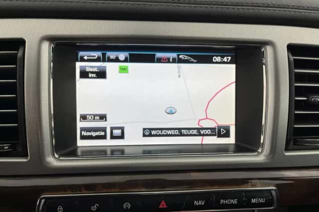 Jaguar XF (2012) thumbnail 13