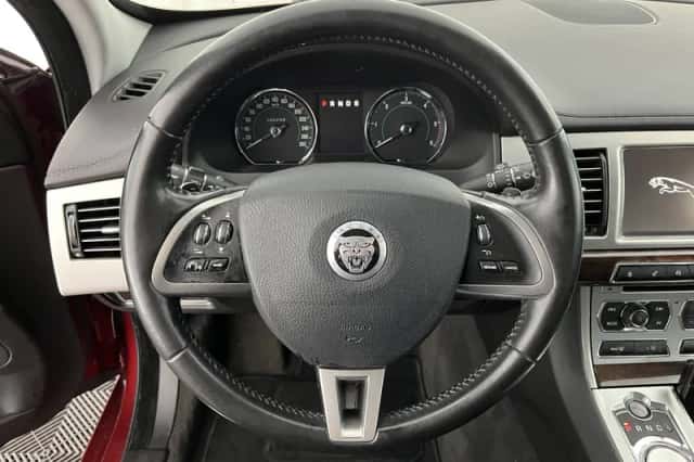 Jaguar XF (2012) thumbnail 19