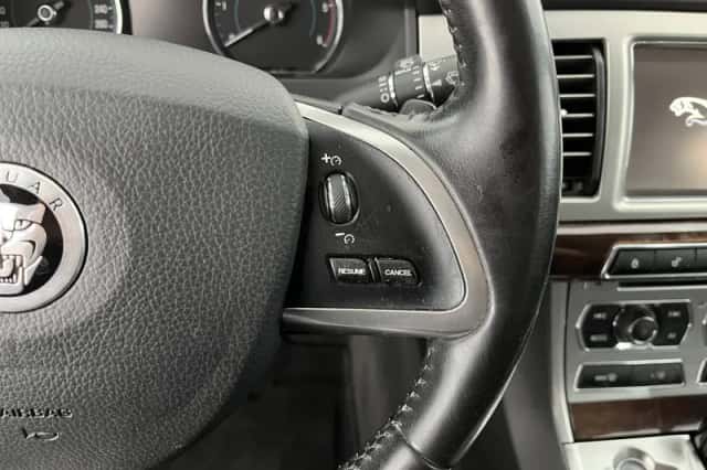Jaguar XF (2012) thumbnail 20