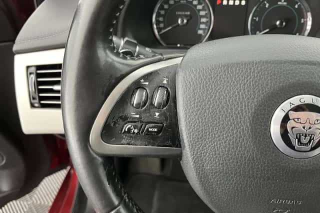 Jaguar XF (2012) thumbnail 21