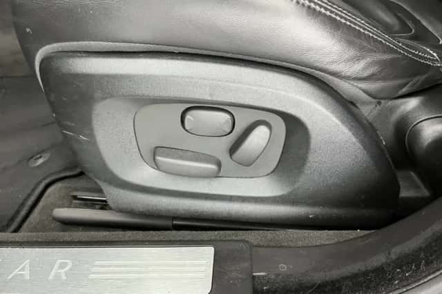 Jaguar XF (2012) thumbnail 24