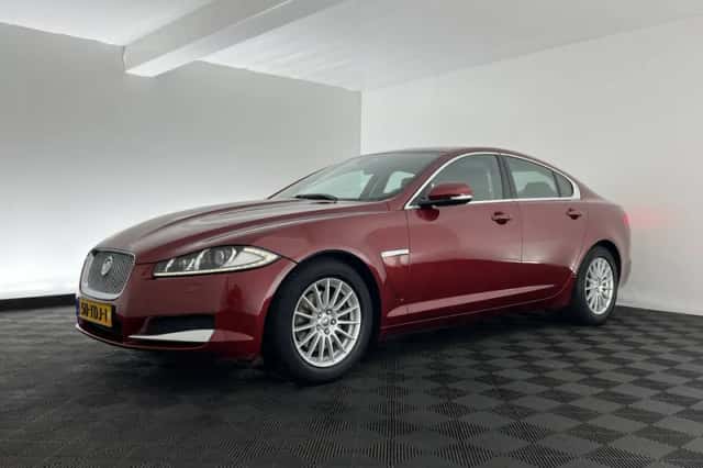 Jaguar XF (2012) thumbnail 4