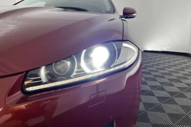 Jaguar XF (2012) thumbnail 31