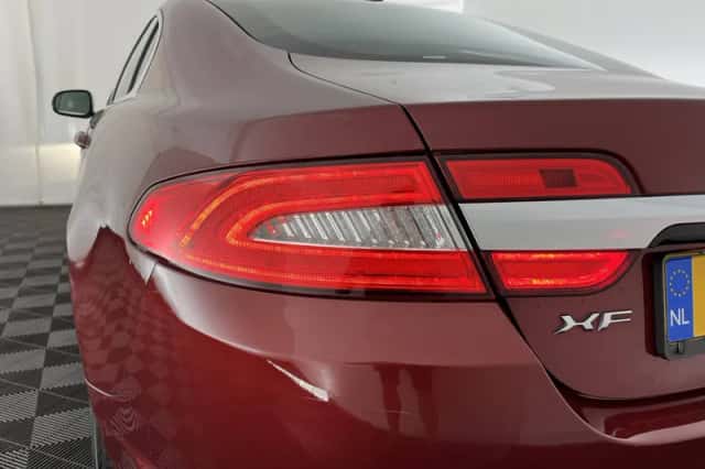 Jaguar XF (2012) thumbnail 32
