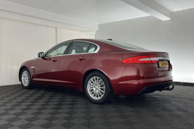 Jaguar XF (2012) thumbnail 5