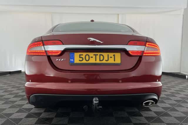 Jaguar XF (2012) thumbnail 6