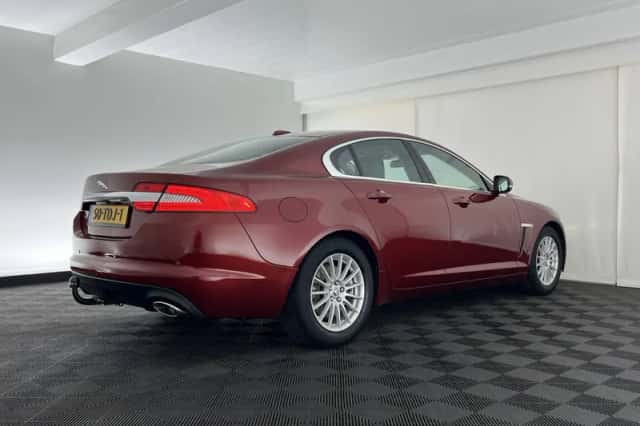 Jaguar XF (2012) thumbnail 7