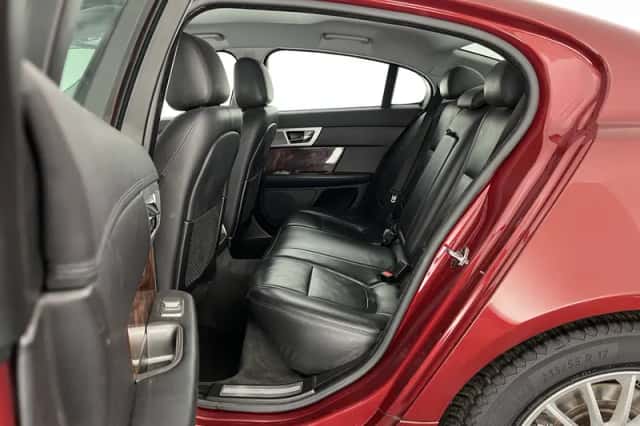 Jaguar XF (2012) thumbnail 10