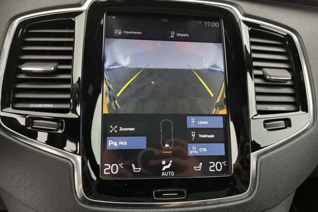 Volvo XC90 (2015) thumbnail 17