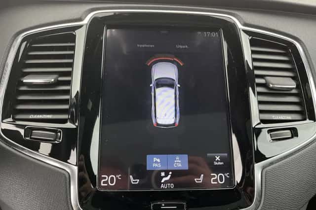 Volvo XC90 (2015) thumbnail 18