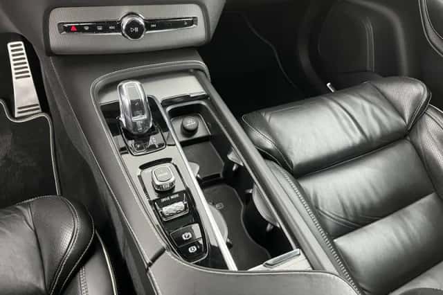 Volvo XC90 (2015) thumbnail 19