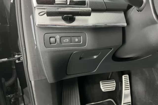 Volvo XC90 (2015) thumbnail 24