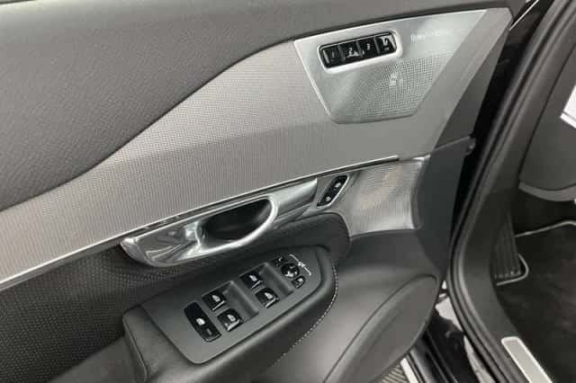 Volvo XC90 (2015) thumbnail 27