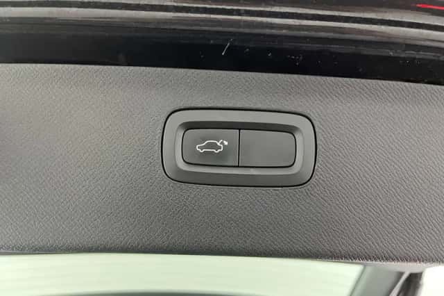 Volvo XC90 (2015) thumbnail 30