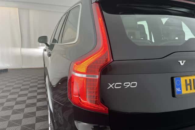 Volvo XC90 (2015) thumbnail 38