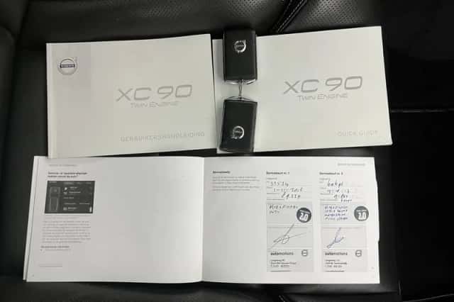 Volvo XC90 (2015) thumbnail 39