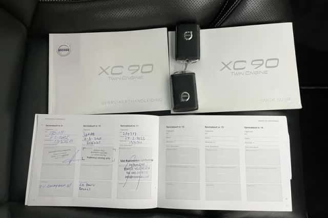 Volvo XC90 (2015) thumbnail 41