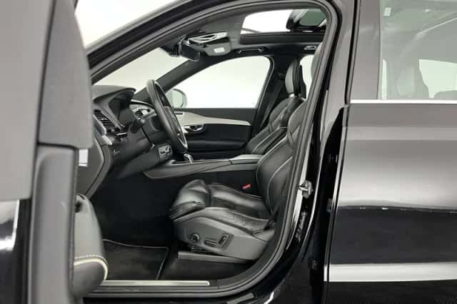 Volvo XC90 (2015) thumbnail 9