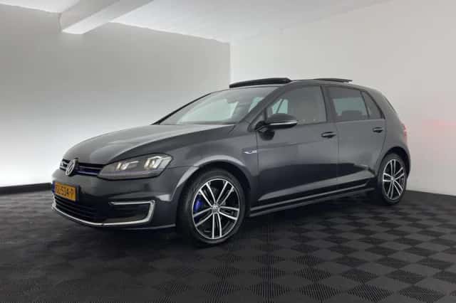 Volkswagen Golf (2015) thumbnail 4