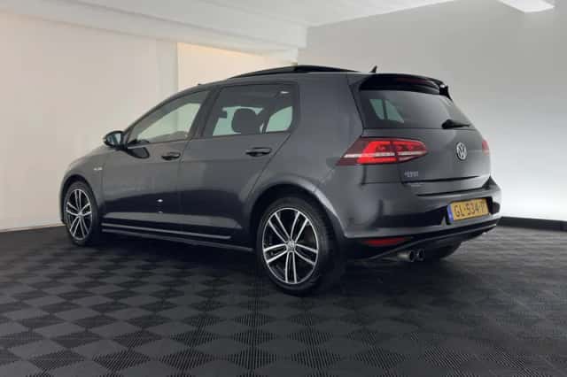 Volkswagen Golf (2015) thumbnail 5