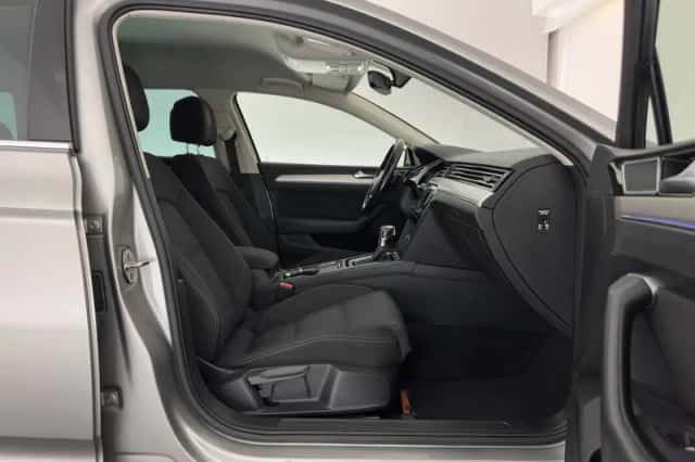 Volkswagen Passat (2015) thumbnail 13