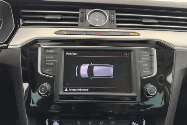 Volkswagen Passat (2015) thumbnail 15