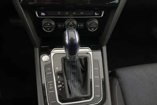 Volkswagen Passat (2015) thumbnail 16