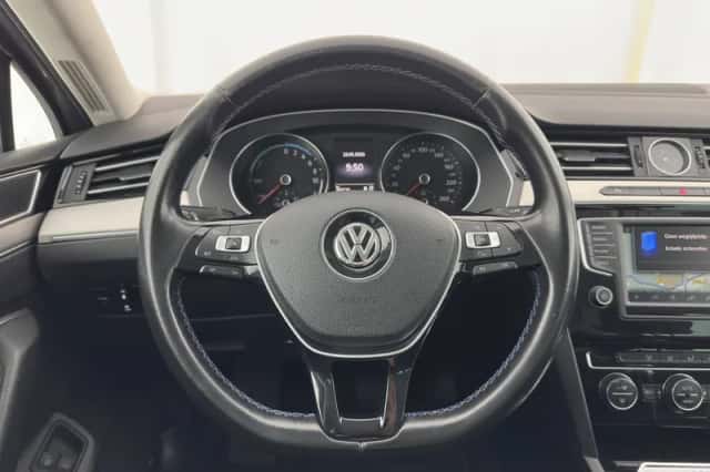 Volkswagen Passat (2015) thumbnail 17