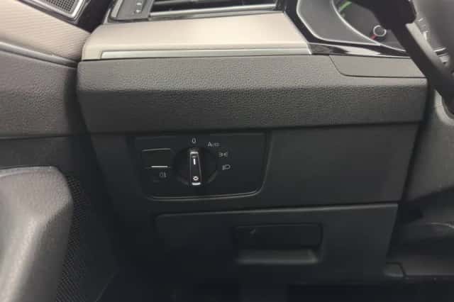 Volkswagen Passat (2015) thumbnail 18
