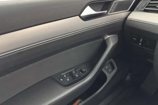 Volkswagen Passat (2015) thumbnail 19